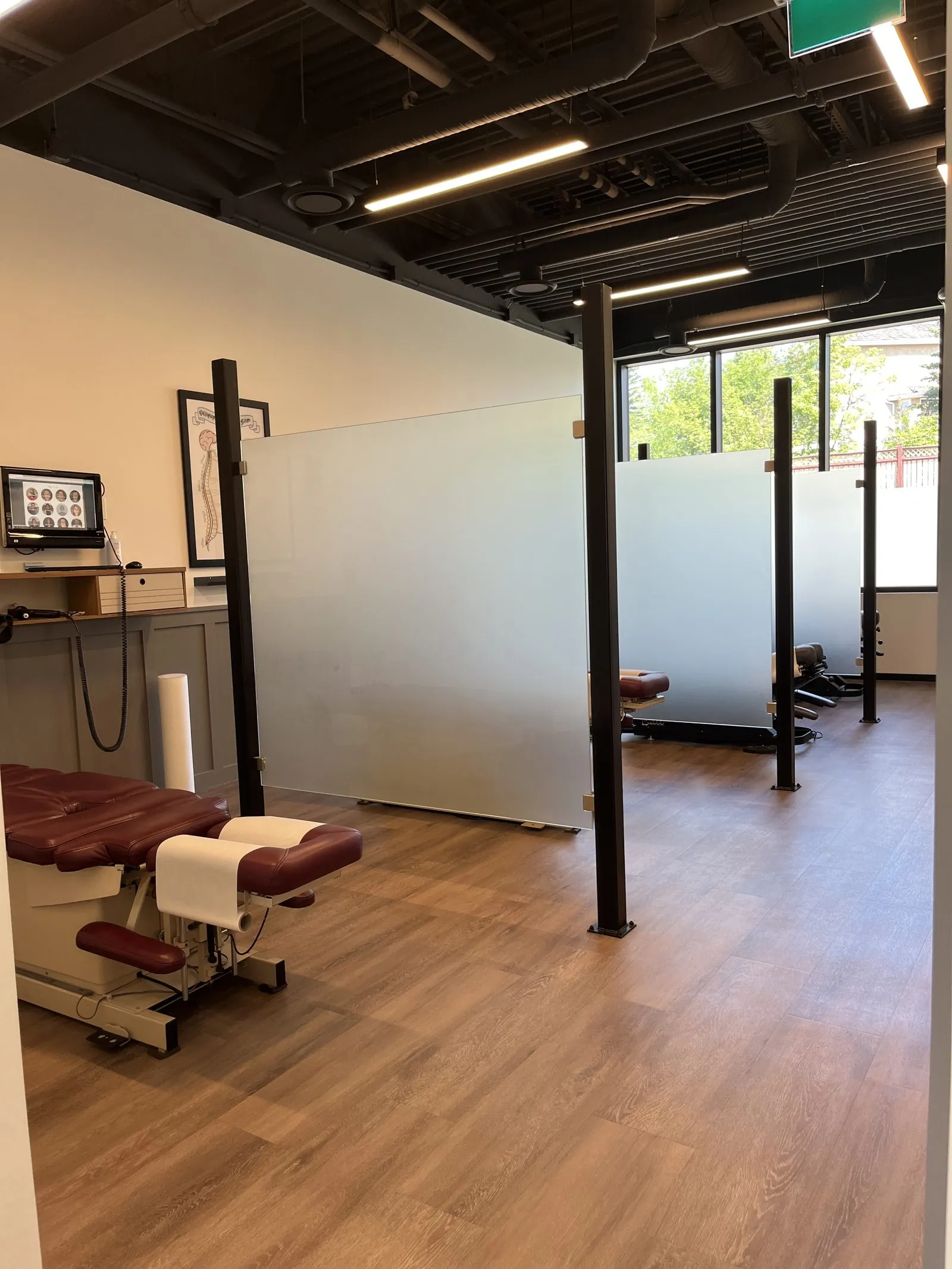 chiropractor-springbank-hill Chiropractic treatment bays at Full Potential Chiropractic, Calgary SW.